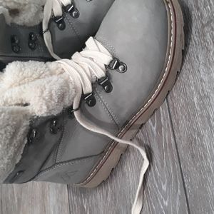 Alpine Design grey suede winter boots. Size 7.5